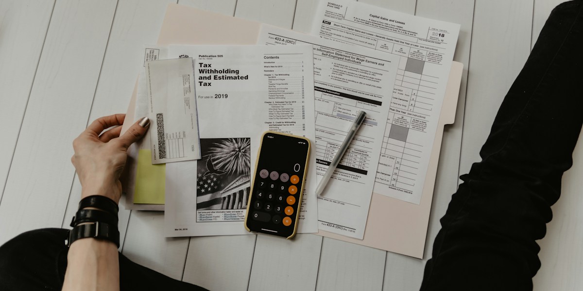 Maatwerk vs. plugin stapelen — TCO rekenmodel